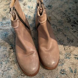 Frye Veronica Seam Short Ankle Boots Distressed 9.5B